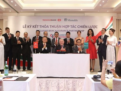 Techcombank và Manulife Việt Nam ký hợp đồng độc quyền bancassurance 15 năm