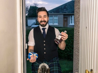 Yếu tố ngoại hình được ưu tiên khi chọn người xông nhà ở Scotland.