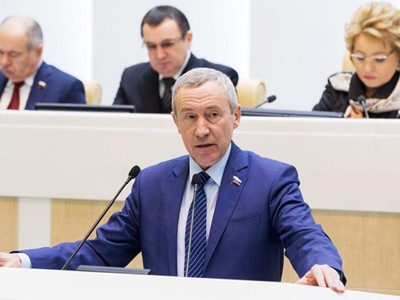 Thượng nghị sĩ Nga Andrey Klimov. Ảnh: Meduza.io.