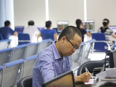 Chứng khoán tháng 3, chọn đầu tư cổ phiếu nào?