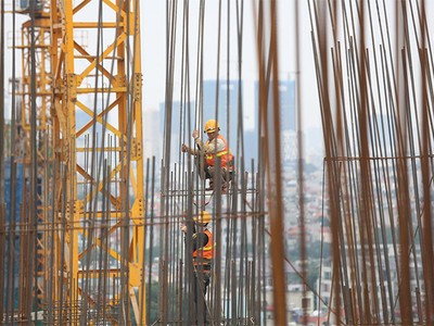 Nhà thầu thường đối mặt với rủi ro chủ đầu tư chậm thanh toán, đặc biệt với khoản tiền bảo hành công trình