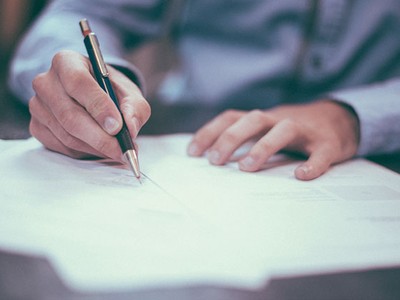 Hợp đồng cho thuê đã được ký, nhưng là hợp đồng trống, không nêu rõ tài sản cho thuê, giá trị bao nhiêu
