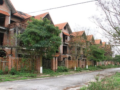 Các biệt thự bỏ hoang ở Khu đô thị Long Việt