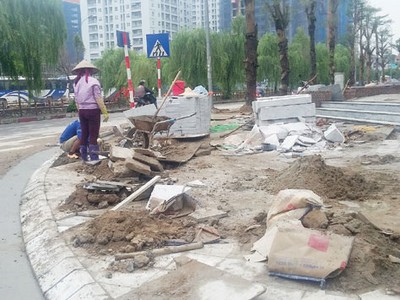Hà Nội bêu tên các dự án phá nát vỉa hè
