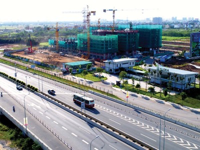 Hạ tầng giao thông phát triển giúp giá bất động sản TP.HCM tăng theo, nhưng khó có đột biến trong năm 2018. Ảnh: Lê Toàn