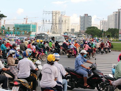 TP.HCM hiện có 3 triệu dân nhập cư. Ảnh: Việt Dũng