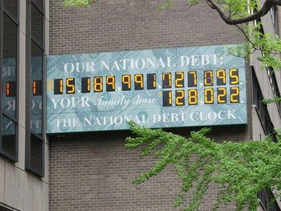 Nợ đang trở thành gánh nặng đối với nền kinh tế Mỹ