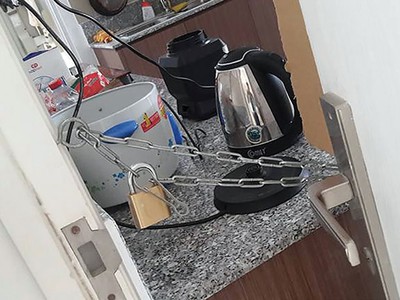 Tình hình an ninh phức tạp, cư dân tại chung cư Citihome tự gia cố cho căn hộ của mình