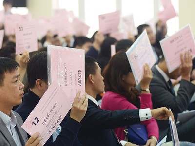 Cổ đông tại nhiều doanh nghiệp phấn khởi khi doanh nghiệp đạt kết quả hoạt động khả quan và đề ra kế hoạch kinh doanh tăng trưởng