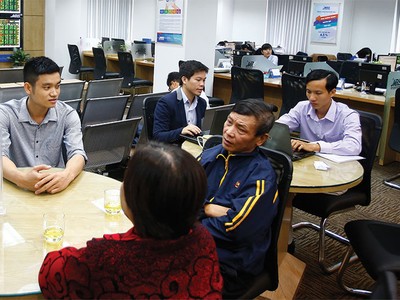 Nhiều cổ phiếu vốn hóa lớn, thuộc nhóm dẫn dắt thị trường cũng có diễn biến giảm giá