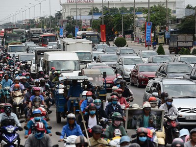 Trạm thu phí xả cửa vì người dân ùn ùn đi nghỉ lễ