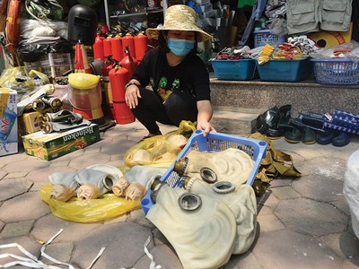 Mua thiết bị PCCC trôi nổi rất dễ “dính” phải hàng kém chất lượng. Ảnh: Dũng Minh