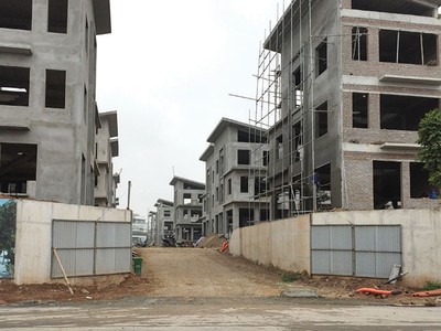 26 căn biệt thự có diện tích sàn 500 m2 tại Dự án Khai Sơn Hill xây dựng không phép. Ảnh: Nhất Nam