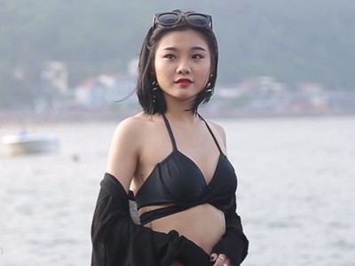 Du khách 'sống ảo' với trời xanh, biển trong ở Đồ Sơn dịp 30/4