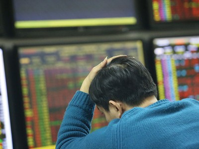 Giá cổ phiếu rơi, lãnh đạo doanh nghiệp chơi vơi mua - bán