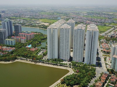 Việc phá vỡ quy hoạch ban đầu khiến Khu đô thị kiểu mẫu Linh Đàm trở nên ngột ngạt, nhếch nhác, cảnh tắc đường diễn ra thường nhật. Ảnh: Dũng Minh 