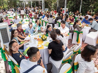 Phú Long mời khách hàng Dự án Dragon Village trực tiếp tới trải nghiệm không gian sống tại Dự án Dragon City mà doanh nghiệp này đã triển khai trước đó