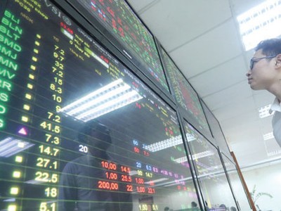 HNX tạm dừng giao dịch 17 cổ phiếu trên UPCoM