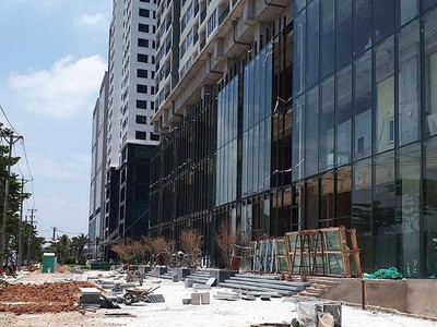 Khách hàng tố chủ đầu tư ép nhận nhà khi chưa đủ điều kiện bàn giao. Ảnh: Nnguyễn Thành