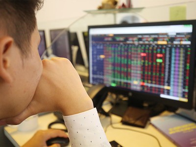 “Ngậm đắng” với sóng niêm yết