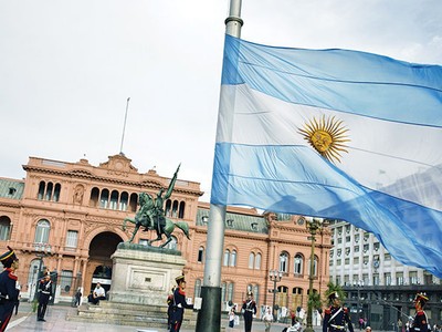 Argentina đã nâng lãi suất lên 40%/năm sau khi đồng Argentina peso mất giá hơn 20% so với USD