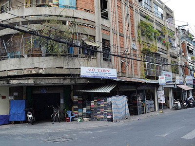 Chương trình cải tạo chung cư cũ giai đoạn 2016-2020 của TP.HCM đã đi được nửa thời gian, nhưng hiện vẫn dậm chân tại chỗ. Ảnh: Gia Huy