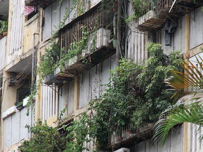 Hà Nội hiện có nhiều khu chung cư cũ đã xuống cấp nghiêm trọng