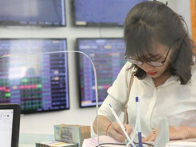 Động thái mua vào của lãnh đạo và người nhà giúp cổ đông, nhà đầu tư yên tâm hơn vào triển vọng của doanh nghiệp