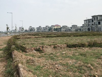  Dự án Tân Thuận Tây của Công ty TNHH Hoàn Cầu được sử dụng thế chấp cho các khoản vay của Công ty cổ phần Hoàn Cầu Khánh Hòa và Công ty TNHH Hoàn Cầu Nha Trang.