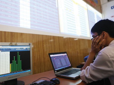 VN-Index khó quay về đáy 910 điểm