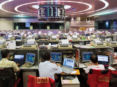 Chứng khoán Hồng Kông chịu vạ lây vì Mỹ, Trung