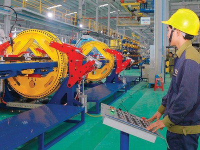 Yếu tố con người, nguồn nhân lực chất lượng cao được xem là đòn bẩy thúc đẩy sản xuất của doanh nghiệp và hỗ trợ tăng trưởng kinh tế