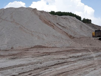 Cát nhân tạo có nhiều ưu điểm, nhưng vẫn chưa loay hoay tìm chỗ đứng