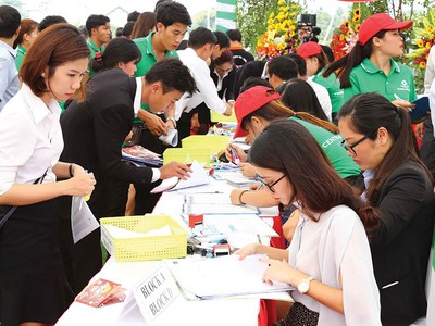 Nửa đầu năm nay, nguồn cung căn hộ tại thị trường TP.HCM sụt giảm mạnh. Ảnh: Lê Toàn