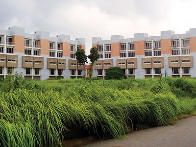 Dự án  Đông Đô Đại Phố với hàng trăm căn nhà phố được xây dựng đang bị bỏ hoang do không có người ở. Ảnh: Lê Toàn  