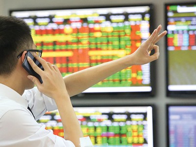 Chứng khoán quý IV: Cơ hội nhiều hơn rủi ro