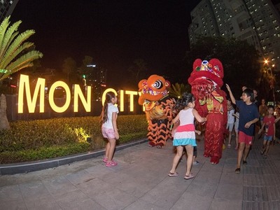 Cư dân Mon City hào hứng tham dự lễ hội Trung thu đầu tiên