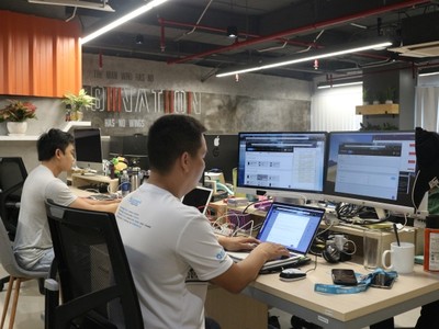 Danh mục đa dạng khách hàng của Kobiton bao gồm các nhà bán lẻ lớn, các công ty cung cấp dịch vụ tài chính, công ty sáng tạo và du lịch.