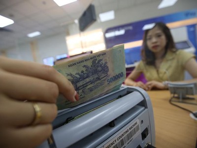 Chạy đua làm sạch sở hữu, ngân hàng toan tính gì?