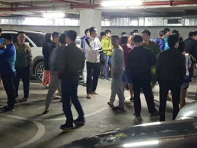 Thiếu chỗ đỗ xe ô tô là một trong những nguyên nhân gây ra mâu thuẫn, tranh chấp giữa chủ đầu tư và cư dân.