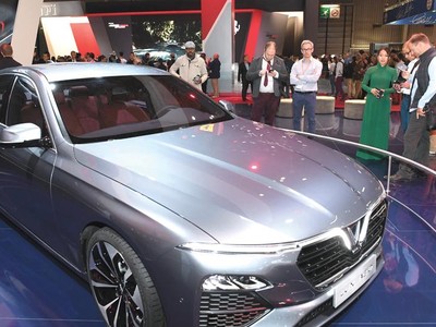 Trong nỗ lực đưa thương hiệu ô tô Việt Nam ra thế giới, VinFast đã cho ra mắt 2 mẫu xe tại triển lãm ô tô Paris.