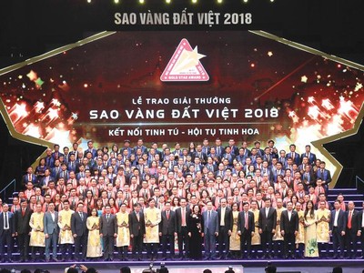 Vinh danh doanh nghiệp Top 200 Sao Vàng đất Việt 2018. Ảnh: Chí Cường