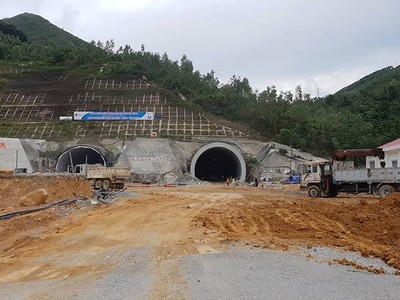 Thi công hầm đường bộ Cù Mông.