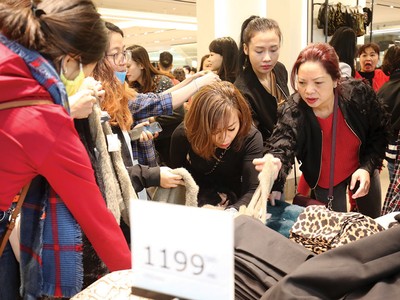 Các trung tâm thương mại là tiện ích lớn cho dự án, nhưng đôi lúc cũng mang lại những phiền phức cho cư dân. Ảnh: Dũng Minh