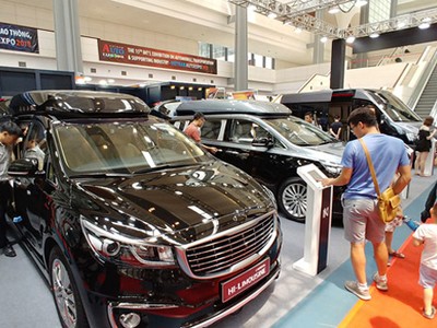 Khách tham quan tại Vietnam AutoExpo 2018