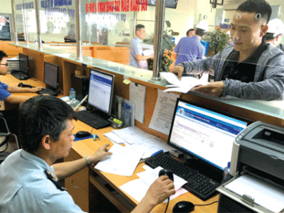 Hệ thống Thông quan điện tử phiên bản 5 (Viết tắt là TQĐT-V5) là hệ thóng bổ trợ cho hệ thống Thông quan tự động VNACCS/VCIS