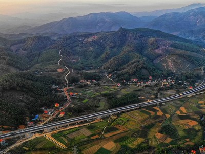 Toàn cảnh cao tốc Hạ Long - Vân Đồn. Ảnh: Đỗ Phương