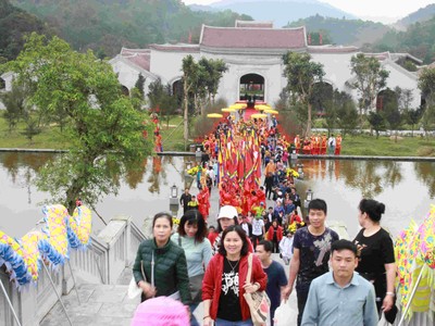 Rộn ràng lễ hội xuân Yên Tử 2019