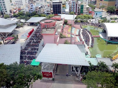 Bãi giữ xe tại công viên 23 tháng 9 chưa được di dời.