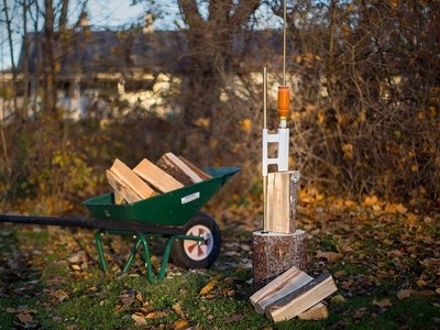 Rìu thông minh giúp việc xẻ gỗ trở nên vô cùng đơn giản